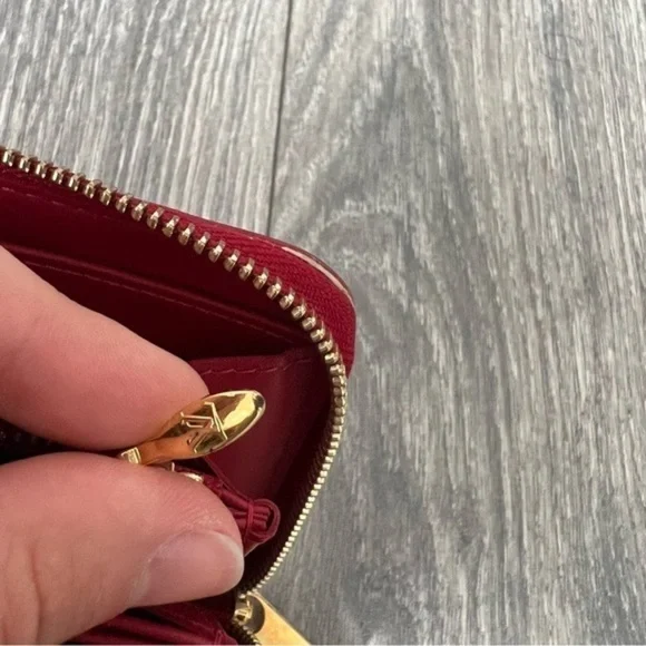 Authenticated Used Louis Vuitton Zippy Wallet  Monogram Vernis Pomme d'Amour Red - Picture 13 of 16